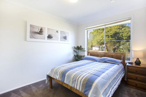 77 Lake Entrance Rd Waterfront Wonder - Accommodation Sunshine Coast 3