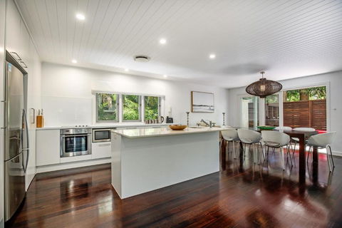 Dual Living Amongst The Rainforest Little Cove - Accommodation Sunshine Coast 4