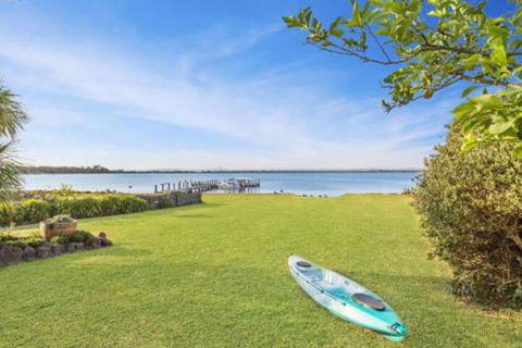 Eagle Point Getaway Waterfront Serenity! - Accommodation Sunshine Coast 7