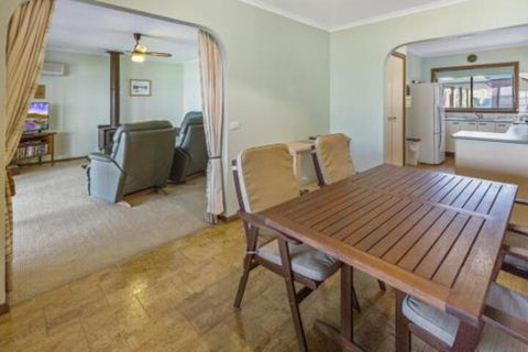 Eagle Point Getaway Waterfront Serenity! - Accommodation Sunshine Coast 5