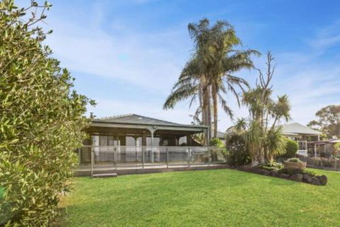 Eagle Point Getaway Waterfront Serenity! - Accommodation Sunshine Coast 6