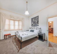 Camberwell Bright  Camberwell 5Bedder 2Bath Huge Classy Family home - Accommodation Sunshine Coast