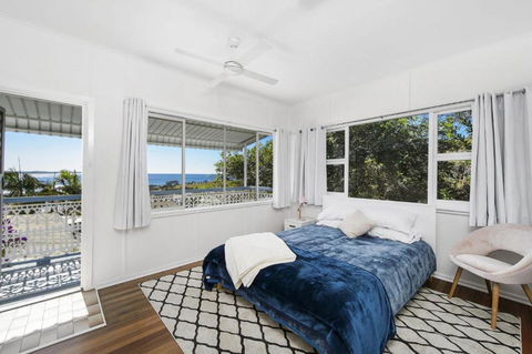 Whitecaps 26 East Street - Accommodation Sunshine Coast 2