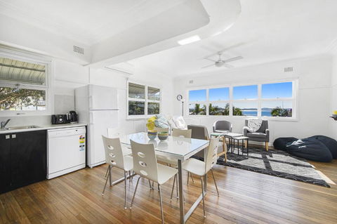 Whitecaps 26 East Street - Accommodation Sunshine Coast 1
