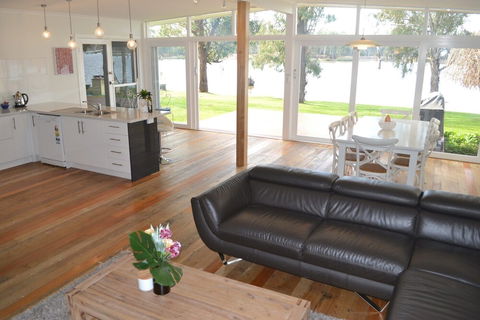 Bundalong Waterfront 28 Graham Ave Bundalong - Accommodation Sunshine Coast 4