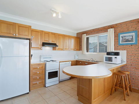 Grand Pacific I Unit 3 - Accommodation Sunshine Coast 4