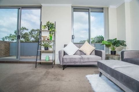 Designed Home Of Ultimate Convenience In Gordon - Accommodation Sunshine Coast 6