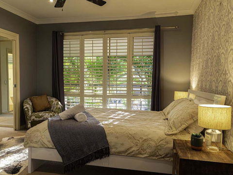 Magnificent Lakeview House Long Jetty - Accommodation Sunshine Coast 4
