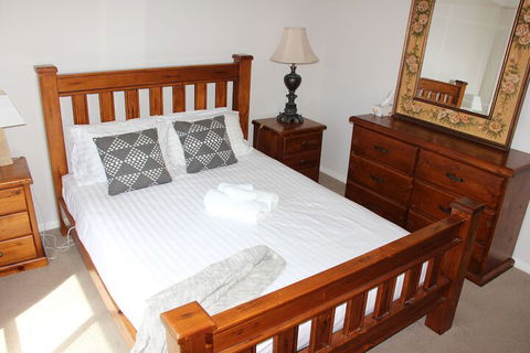 Front Row Beachfront - Accommodation Sunshine Coast 4