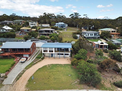 Lazy Wave Beach House - Accommodation Sunshine Coast 1