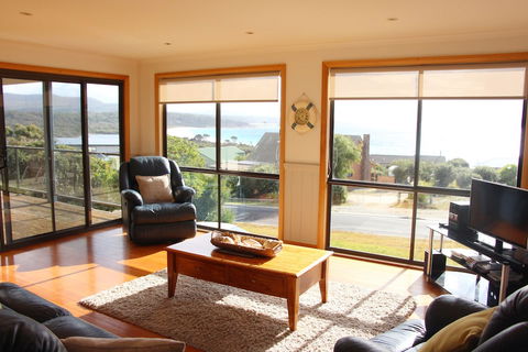 Lazy Wave Beach House - Accommodation Sunshine Coast 2