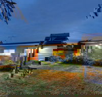 Castaway Cottage - Essentially Tas - Accommodation Sunshine Coast