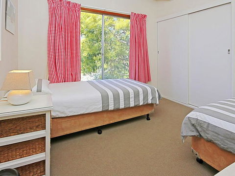 REST ASHORE At MOLLYMOOK - Accommodation Sunshine Coast 2