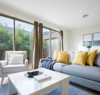 Spacious Lovely Home In Point Cook - Accommodation Sunshine Coast