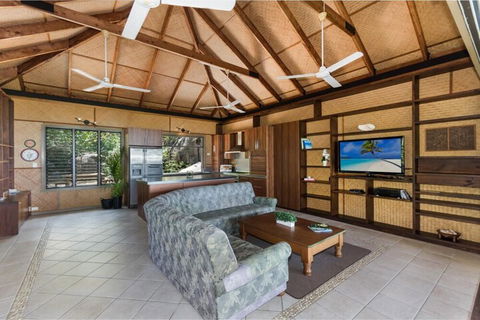 On The Beach - Accommodation Sunshine Coast 5