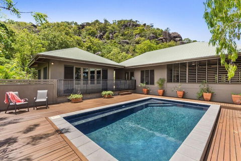On The Beach - Accommodation Sunshine Coast 2