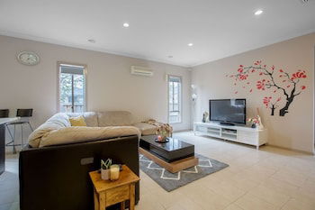 Gorgeous 4BR Home In Point Cook - Accommodation Sunshine Coast 0