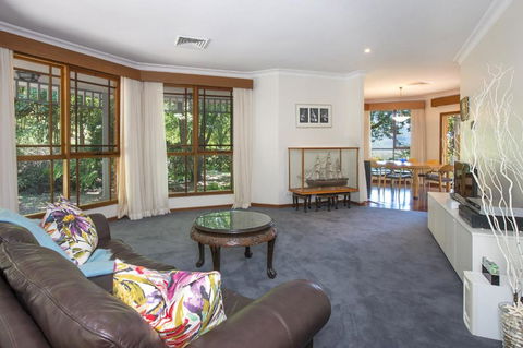 Taliesin Beautiful 4 Bedroom Home With Amazing Views! - Accommodation Sunshine Coast 2