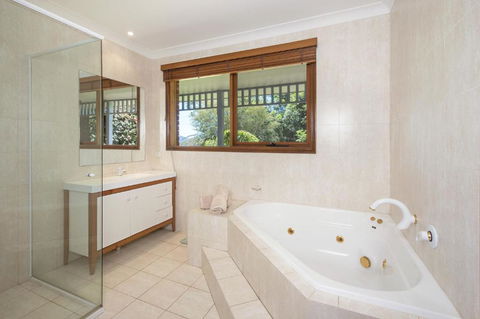 Taliesin Beautiful 4 Bedroom Home With Amazing Views! - Accommodation Sunshine Coast 5