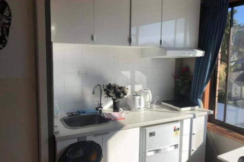 Travelers Affordable Studio Unit (Beverly Hills) - Accommodation Sunshine Coast 3