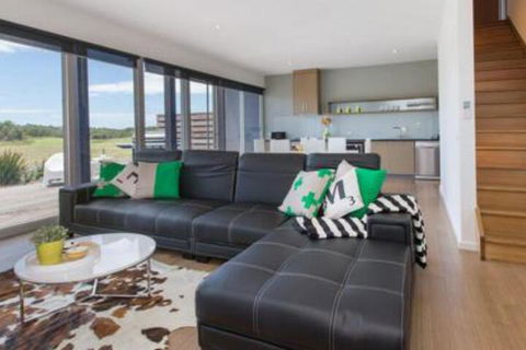 ST ANDREWS BEACH APARTMENT 4.01 - Accommodation Sunshine Coast 0