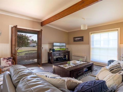 Cudgee Quaint Cottage With Separate Cabin - Accommodation Sunshine Coast 6