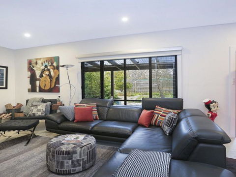 Lovett Quirky Stylish With A Bush Backdrop - Accommodation Sunshine Coast 6