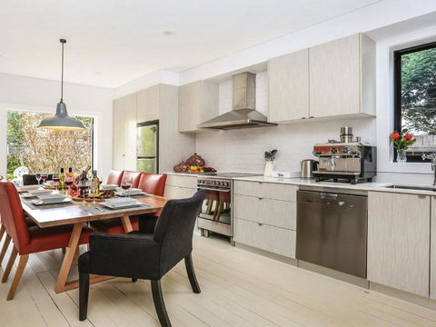 Lovett Quirky Stylish With A Bush Backdrop - Accommodation Sunshine Coast 4
