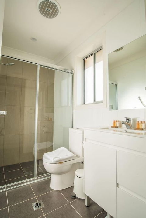Peaceful 2kingbed Rootyhill Townhouse Near Station - Accommodation Sunshine Coast 1
