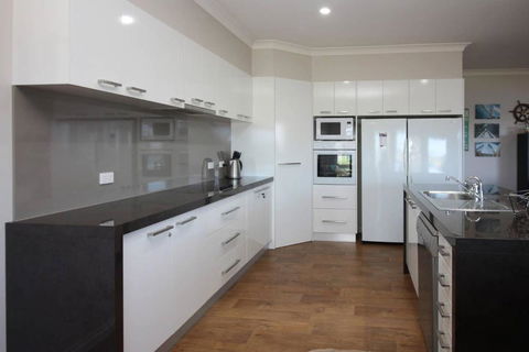 Waterfront On Osprey - Accommodation Sunshine Coast 1