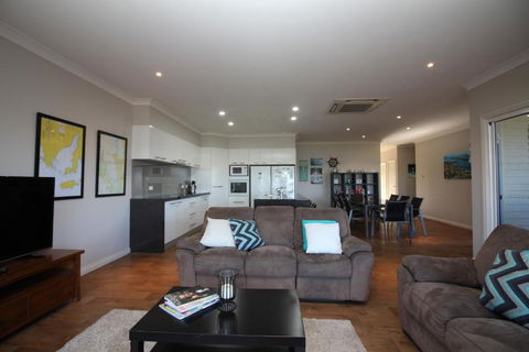 Waterfront On Osprey - Accommodation Sunshine Coast 6