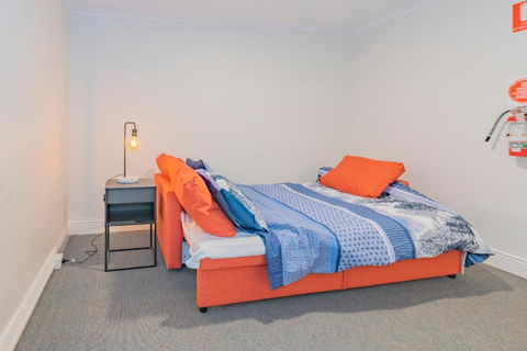 4 Bedroom House Hobart CBD Free Parking - Accommodation Sunshine Coast 2