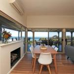 BAY VIEWS On MANNA DROMANA - Accommodation Sunshine Coast 0