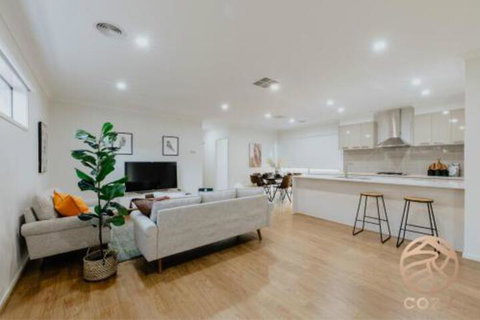 118 Refreshing 3BR Werribee Family House - Accommodation Sunshine Coast 0