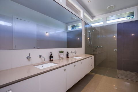 Kalina Retreat Tennis & Pool - Accommodation Sunshine Coast 3