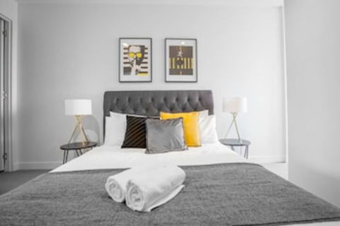 Elegant 2br@footscray Station - Accommodation Sunshine Coast 0