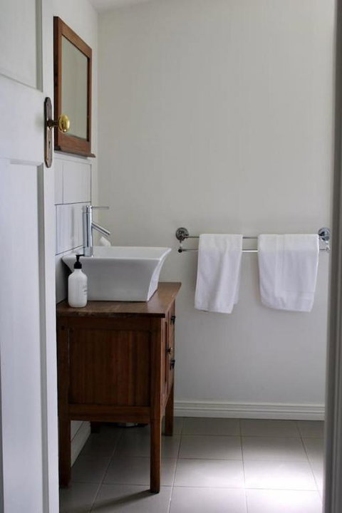 Wormwood Studio - Accommodation Sunshine Coast 5