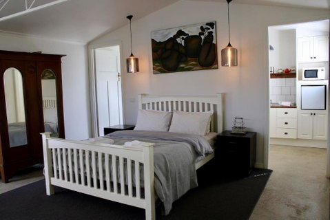 Wormwood Studio - Accommodation Sunshine Coast 4