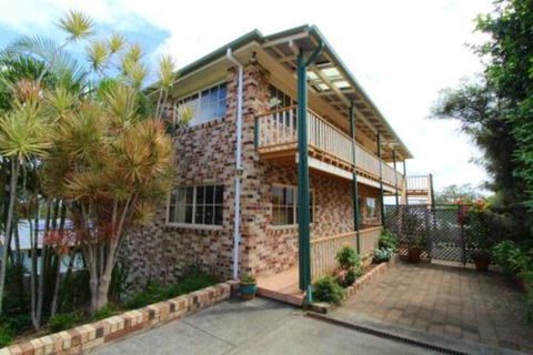 Amzaz 15 Korogora Street - Accommodation Sunshine Coast 2