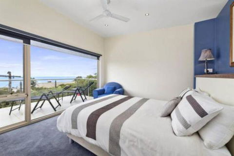 SEA SPECTACULAR Seconds From The Beach! - Accommodation Sunshine Coast 3