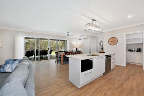 Hamptons At The Point - Accommodation Sunshine Coast 4