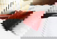 Executive Cottages Albury - Accommodation Sunshine Coast 0