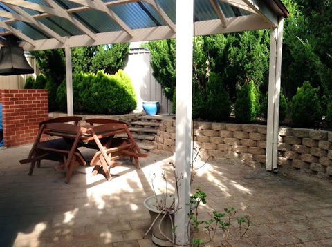 Lakeside Getaway - Accommodation Sunshine Coast 0