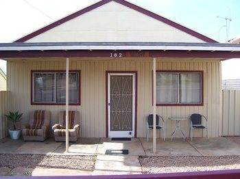 Aussie Bacon & Eggs Cottages - Accommodation Sunshine Coast 0