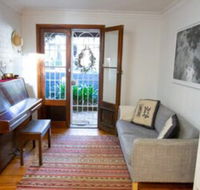 Charming Cottage With Leafy Courtyard - Accommodation Sunshine Coast