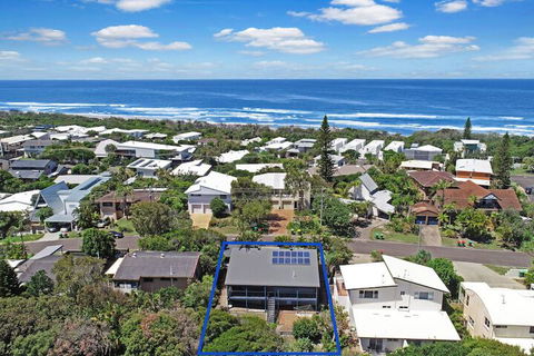 Allamanda Sands - 23 Oriole Avenue - Accommodation Sunshine Coast 1