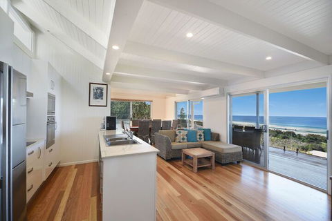 Peregians Viewing Deck, 324 David Low Way, Peregian Beach, Noosa Area - Accommodation Sunshine Coast 4