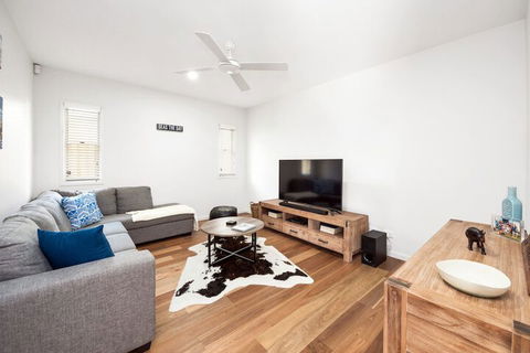 Pet Friendly, New House Peregian Breeze Drive, Peregian Beach - Accommodation Sunshine Coast 5