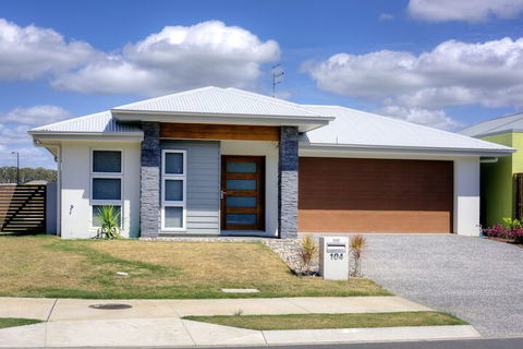 Pet Friendly, New House Peregian Breeze Drive, Peregian Beach - Accommodation Sunshine Coast 2