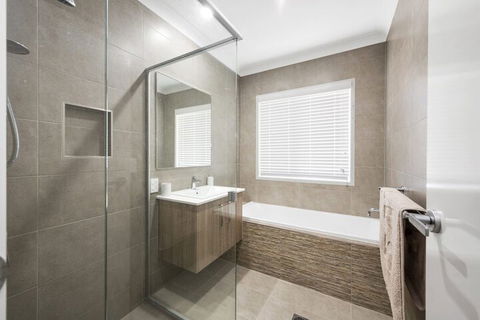 Pet Friendly, New House Peregian Breeze Drive, Peregian Beach - Accommodation Sunshine Coast 6